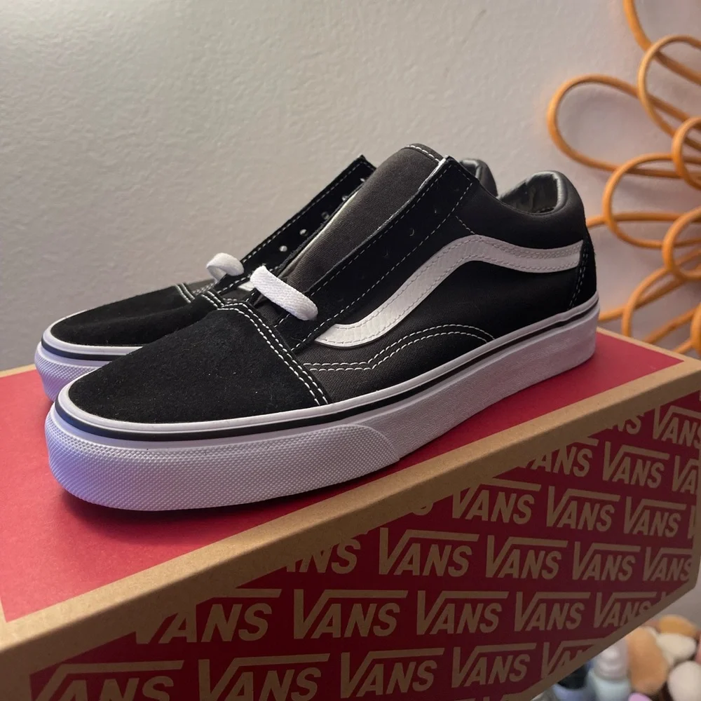 New Vans Old Skool - Picture 3 of 7